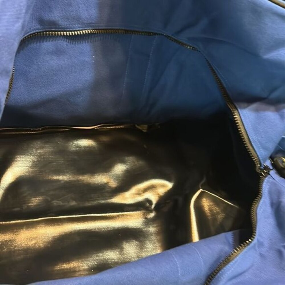 High Sierra Blue Canvas Duffle Bag With Black Straps & Zipper Closure - Picture 3 of 5